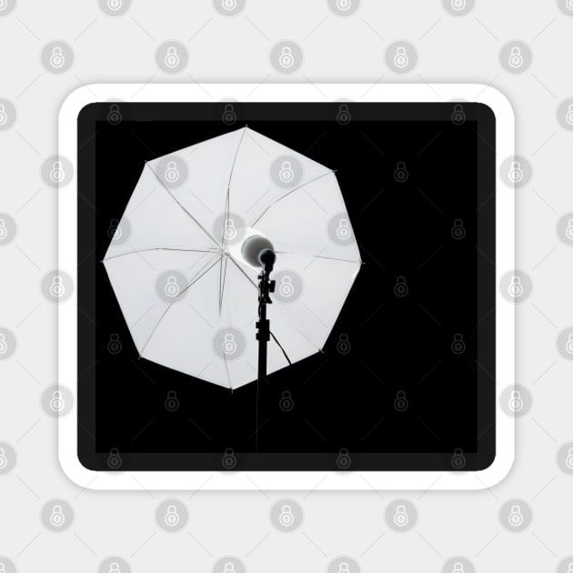 flash umbrella on black Magnet by graphic3000