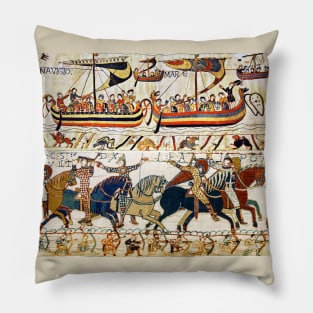 THE BAYEUX TAPESTRY ,BATTLE OF HASTINGS ,NORMAN KNIGHTS HORSEBACK, ARHERS AND VIKING SHIPS Pillow