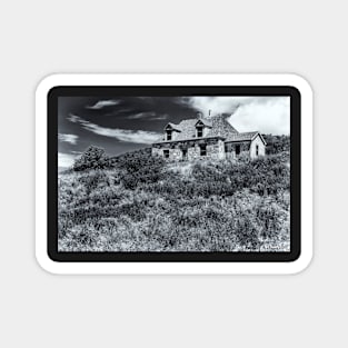Creignish Stone Cottage in Black & White Magnet