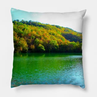 View at Lago di Boccafornace in Pievebovigliana, Valfornace (Macerata) with rippling waters Pillow