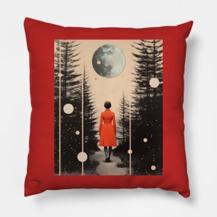 Make a mystical wish to the full moon (woman) Pillow