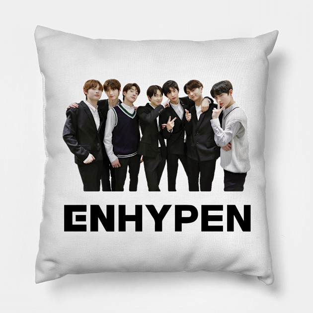 Enhypen GROUP - A member of ENHYPEN is selected to throw