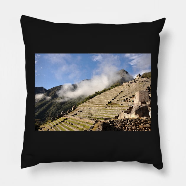 Pérou - Machu Picchu Pillow by franck380