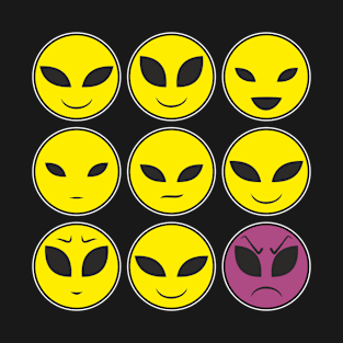 Funny Alien Heads And Facial Expressions As Pattern T-Shirt