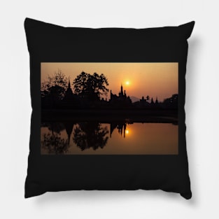 Sukhothai historical park, Wat Mahathat ruins at sunset Pillow