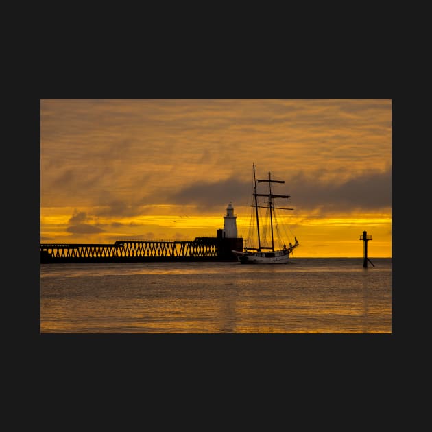 The Flying Dutchman leaving the Port of Blyth by Violaman