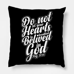 Believe in god Pillow