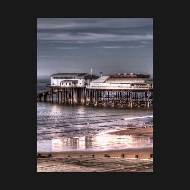 Cromer Pier and reflection by avrilharris