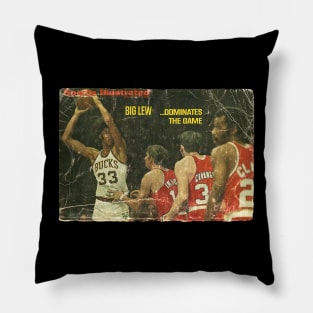 COVER SPORT - BIG LEW DOMINATES THE GAME Pillow