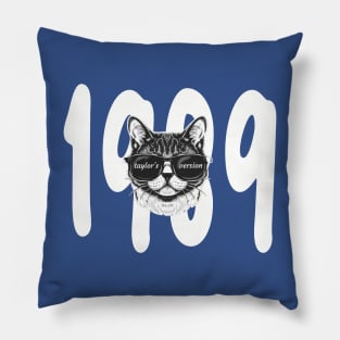 1989 taylors cat version Pillow