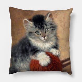 Kitten with a ball of wool Pillow