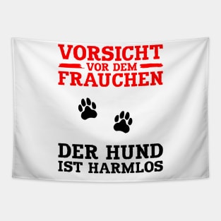 Vorsicht vor dem Frauchen - der Hund ist harmlos Tapestry