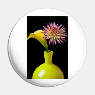 Calla Lilly and Daliha in Yellow Vase Pin