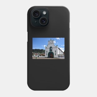 Eglise typique d'un village au Mexique Phone Case