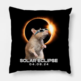 Twilight Rodent: Rat Enjoying the Eclipse Spectacle T-Shirt Design Pillow