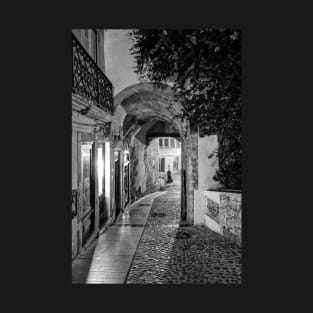 The Arco de Almedina in old Coimbra - BW T-Shirt