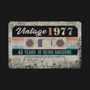 Vintage 1977 Made In 1977 43 Years Old 43rd Birthday Gift T-Shirt