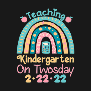 Teaching Kindergarten On Twosday 2-22-22 Funny grade Teacher GIFT T-Shirt