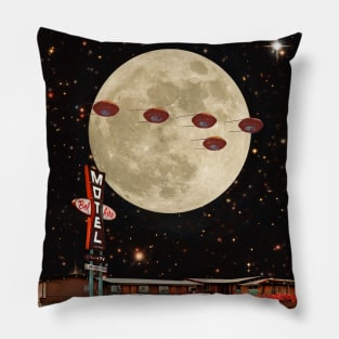 Stranger Ovnis Pillow