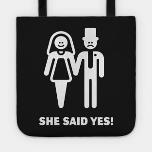 She said yes! (Wedding / Marriage / White) Tote