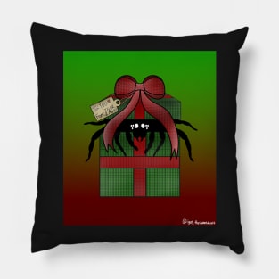 Christmas Present Spider (From: IGOR & More tag/Background) Pillow