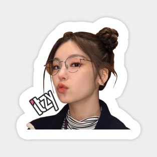 yeji itzy Magnet