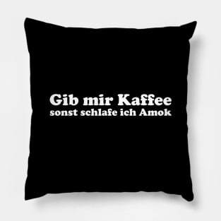 Gib mir Kaffee oder ich schlafe Amok lustiger Kaffeespruch Pillow