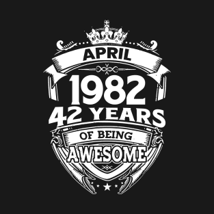 April 1982 42 Years Of Being Awesome 42nd Birthday T-Shirt