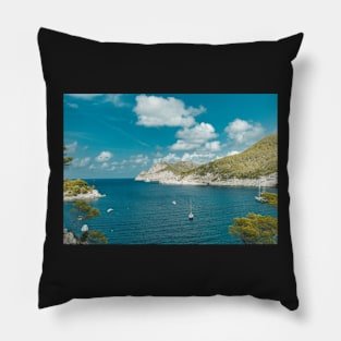 BOATS ON THE BLUE OCEAN DESIGN Pillow