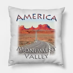 America - Arizona - road to Monument Valley Pillow