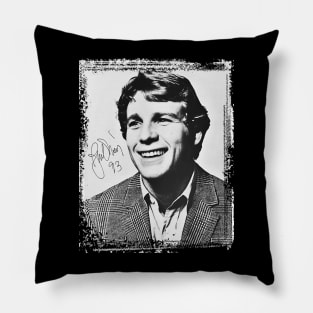 Remembering Actor Ryan O'Neal Pillow