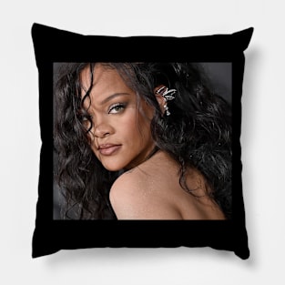 Rihanna tour dates Pillow