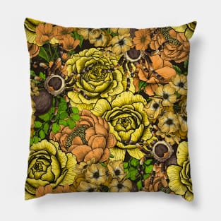 Tarantula garden Pillow