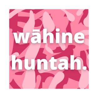 wāhine huntah slogan, hawaii pidign with camo background T-Shirt