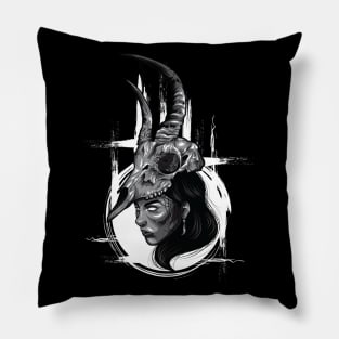 B&w Skull horn + Female Pillow
