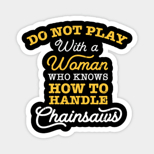 Do not play with a woman who knows how to handle chainsaws / chainsaw women Magnet