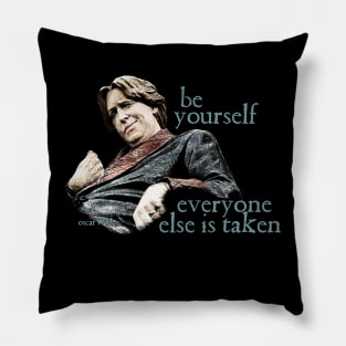 Oscar Wilde - Be Yourself Pillow