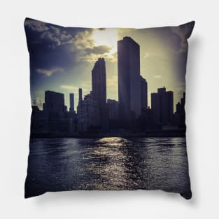 Skyline, Roosevelt Island, New York City Pillow