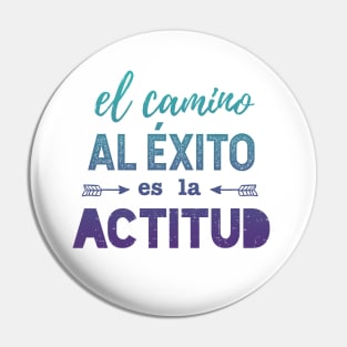 El camino al éxito es la actitud - blue design Pin