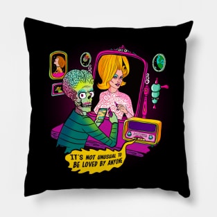 Mars Attacks Tribute, Mars Beauty Salon Pillow