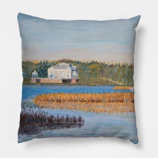 Uzhutrakis Manor Estate in autumn, Trakai, Lithuania Pillow