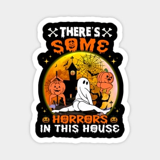 There's Some Horrors In This House Funny Retro Halloween T-Shirt Magnet