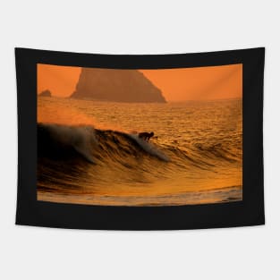 Surfeur au coucher de soleil au Mexique Tapestry