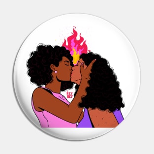 Kiss me Pin