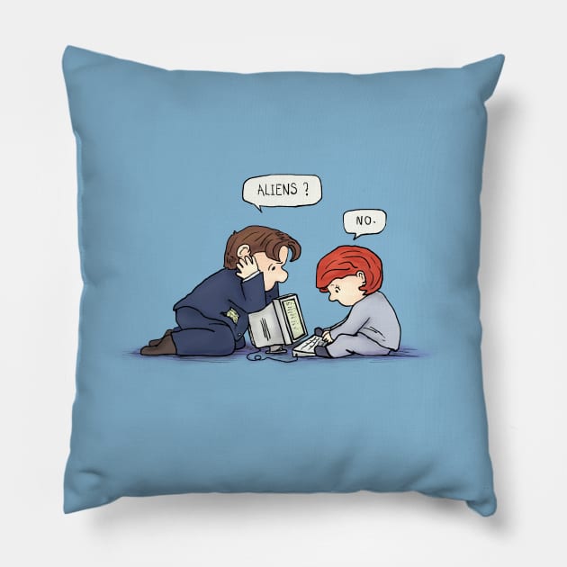 aliens? Pillow by randomship