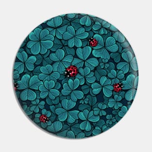 Find the lucky clover, blue and red 2 Pin