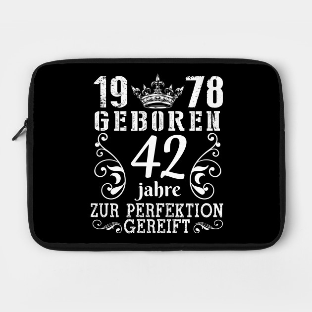 1978 Geboren 42 Jahre Alt Zur Perfektion Gereift Alles Gute Zum Geburtstag 42 Jahre Alt Alles Gute Zum Geburtstag 42 Jahre Alt Laptop Case Teepublic