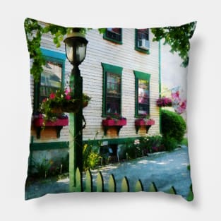 Bristol RI - Lamp and Window Boxes Pillow