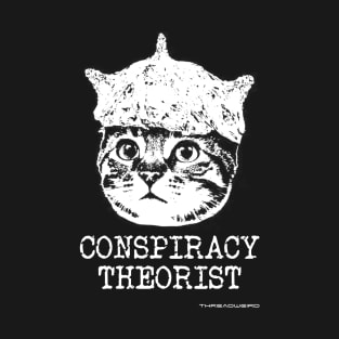 Funny Tin Foil Hat Conspiracy Cat Design T-Shirt