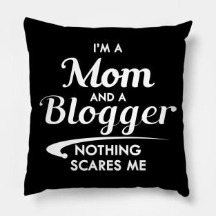 Mom and Blogger - I'm am mom and a blogger nothing scares me Pillow